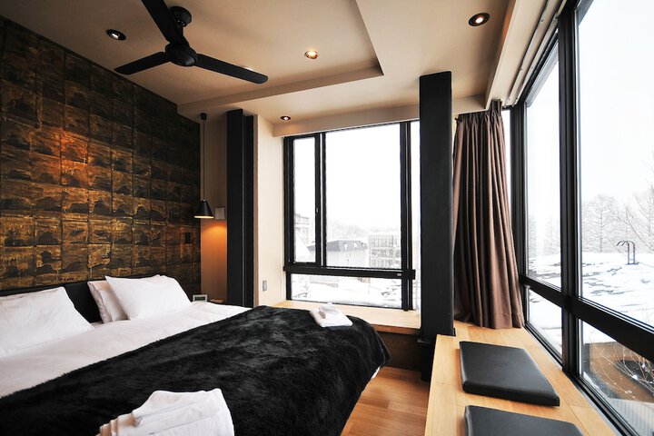 Room 6 of 10