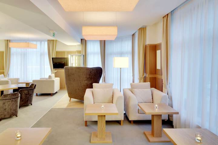 Lounge 62 of 91