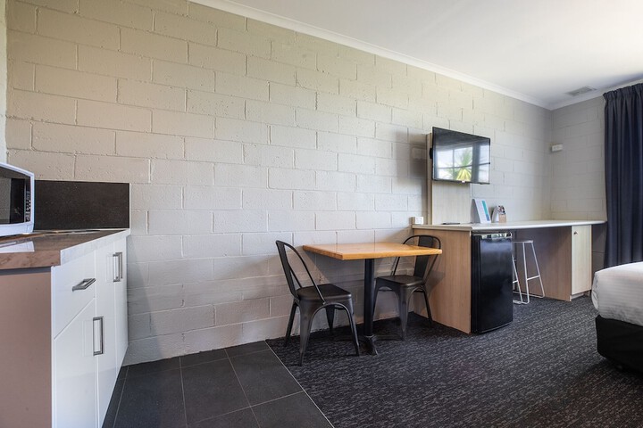 Room 10 of 37