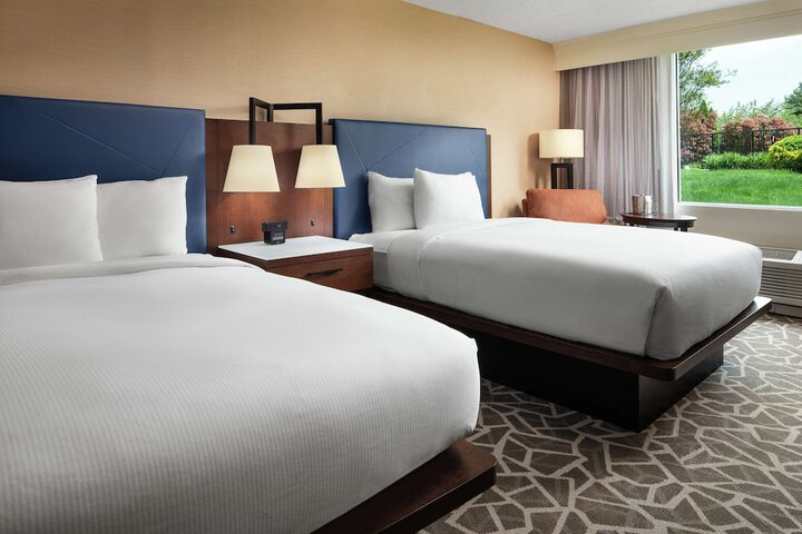 2 Queen Bed with Refrigerator Room (9 of 10)