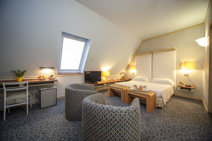 Room 15 of 40