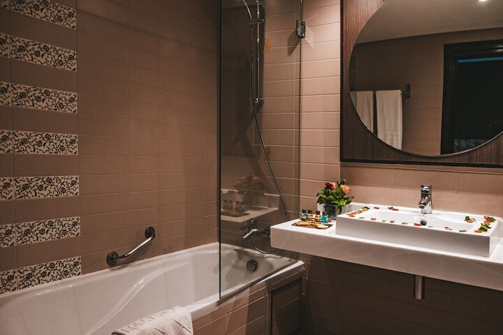 Room 42 of 140