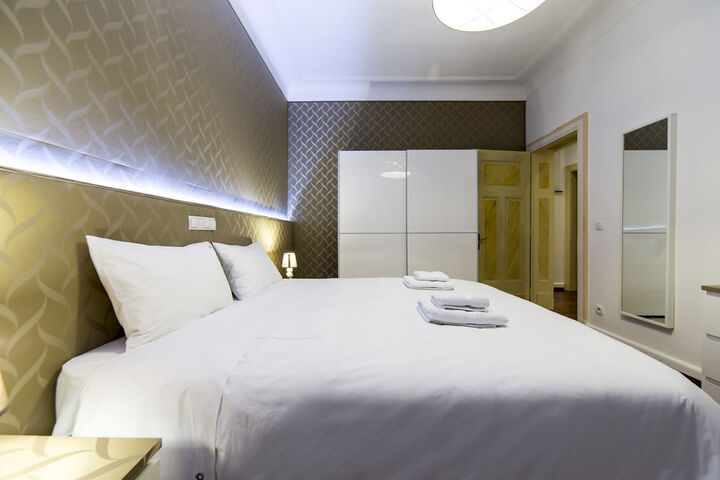 Room 12 of 82