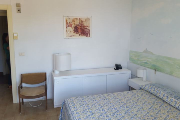Room 10 of 15