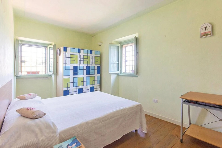 Room 4 of 17