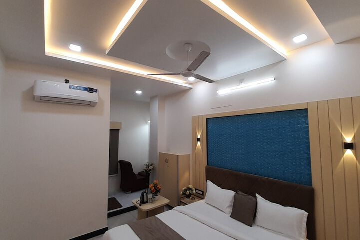 Room 28 of 69