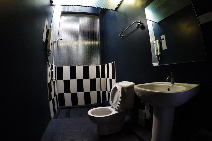 Room 22 of 38