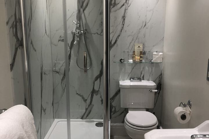 Room 46 of 82