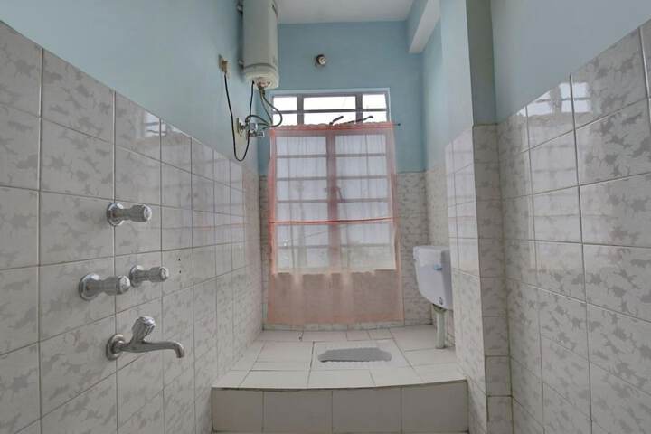 Room 8 of 10