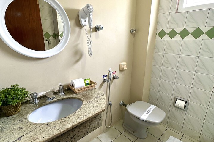 Room 32 of 82