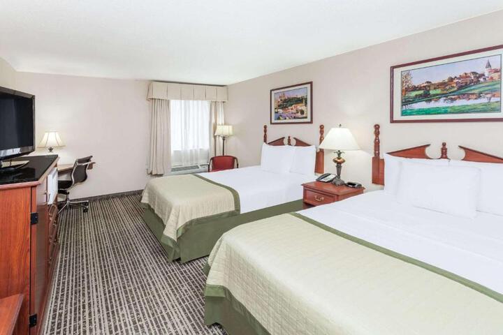 1 King Bed (4 of 11)