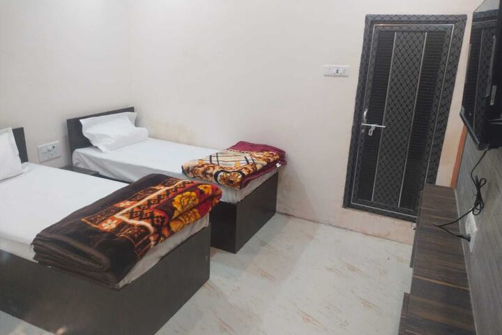 Room 8 of 22