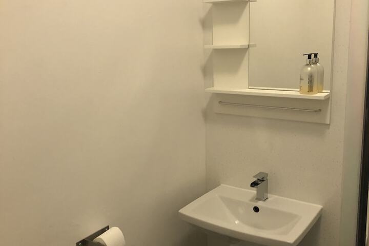 Room 13 of 33