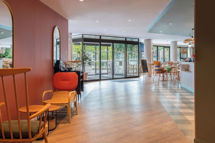 Entrance & Lobby