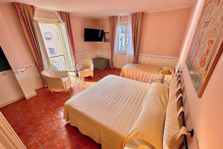 Room 10 of 36