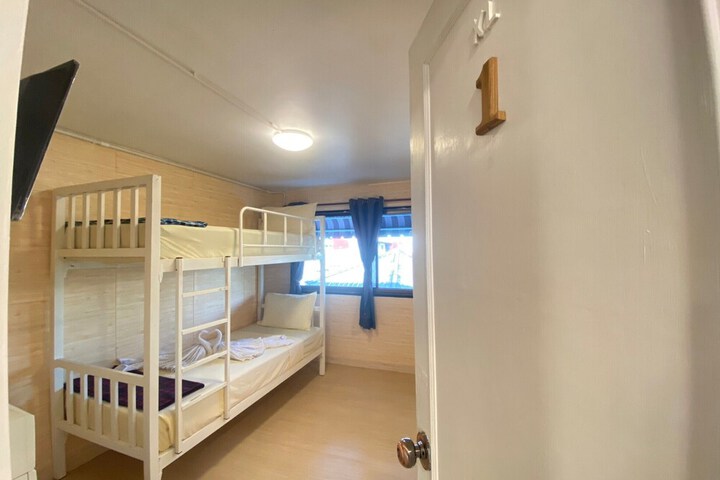 Room 7 of 18