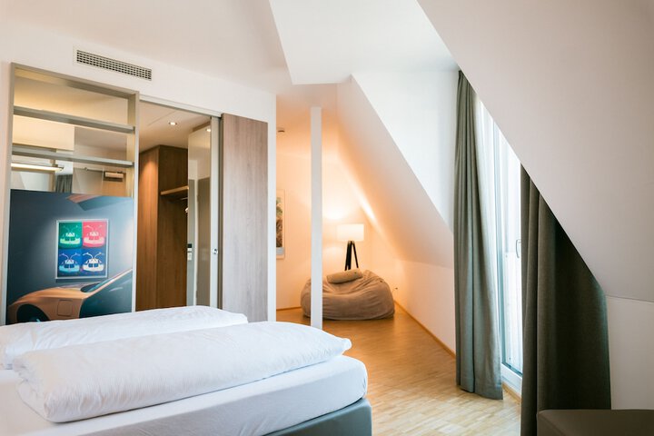 Room 2 of 40