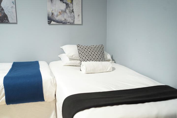 Room 3 of 117