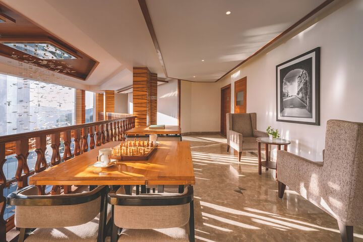 Lobby lounge