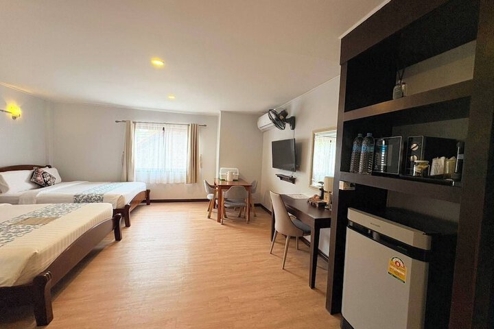 Room 25 of 211
