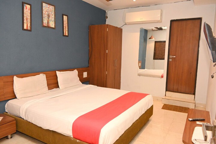 Room 9 of 20