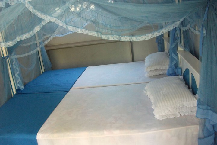Room 5 of 32