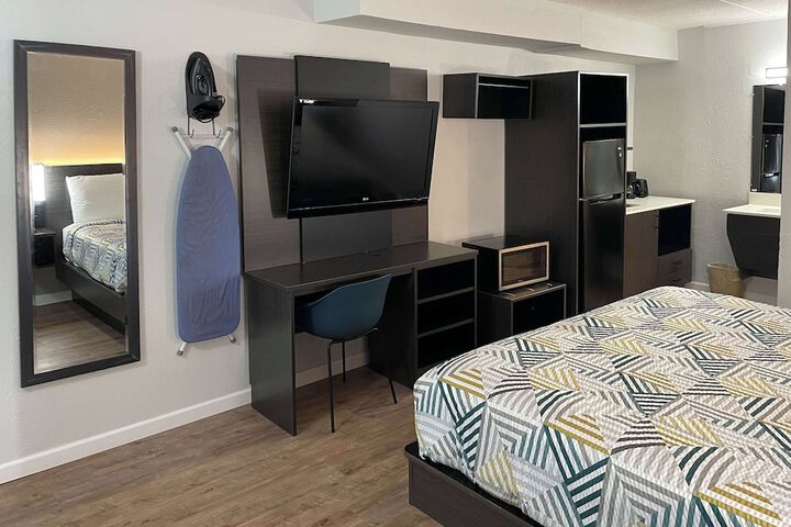 Room 11 of 19