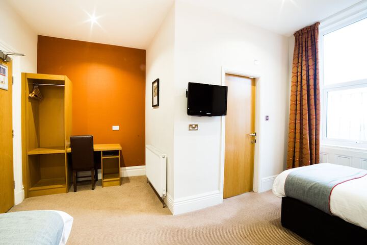 Room 28 of 48