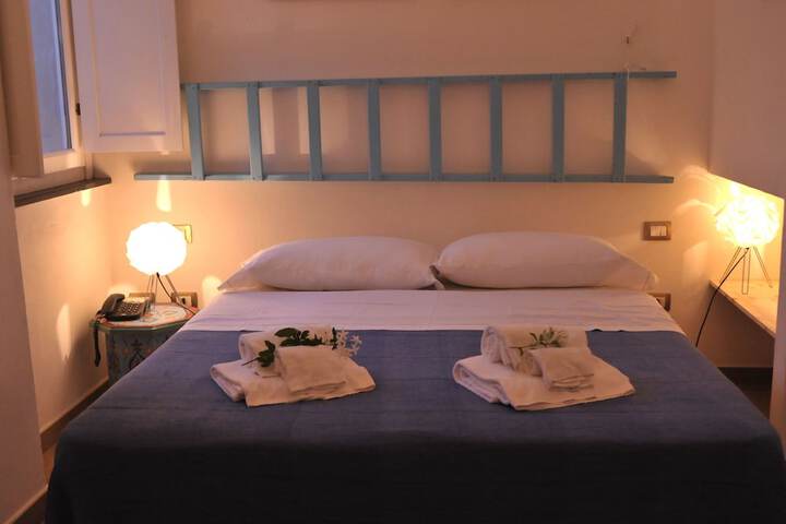 Room 11 of 31