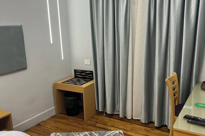 Room 11 of 39