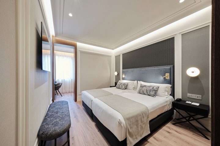 Room 30 of 98