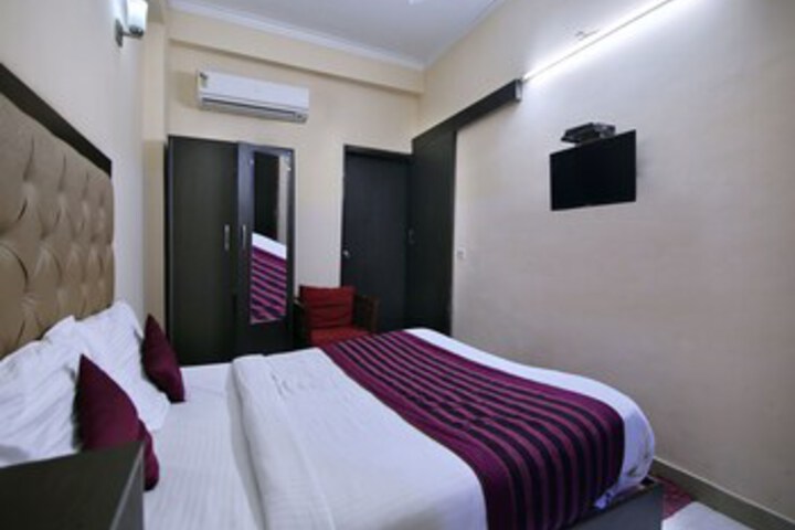 Room 15 of 26