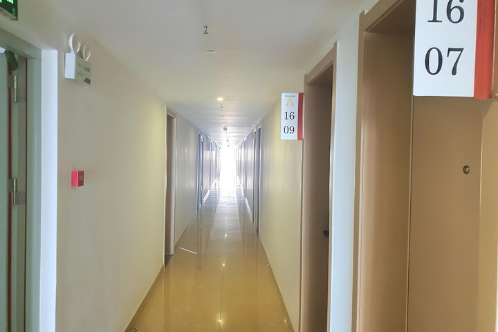 Ballroom/Hall 53 of 65