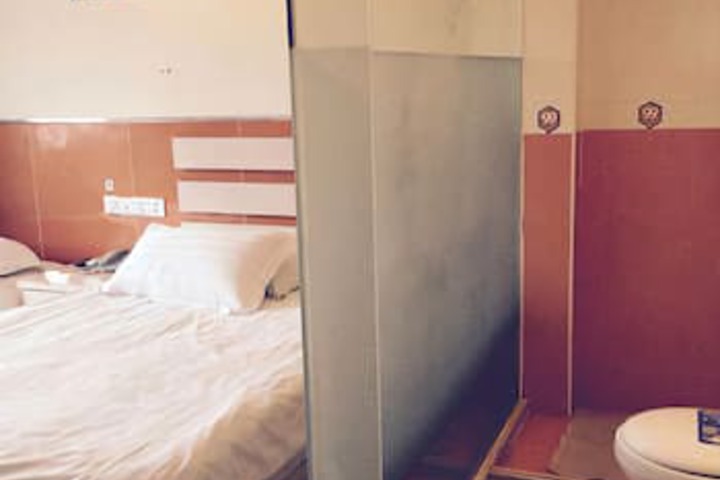 Room 7 of 8