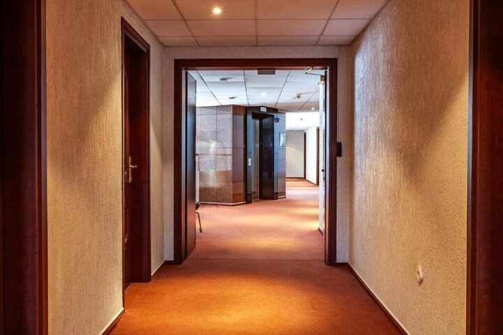 Ballroom/Hall 30 of 34