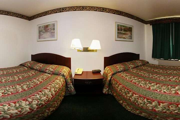 2 Double Beds (3 of 13)