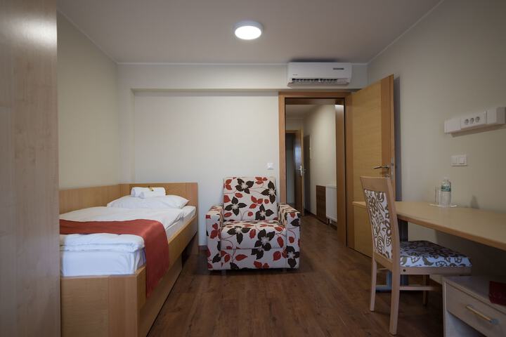 Room 19 of 69