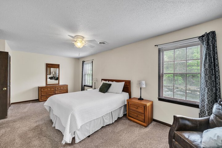 Room 25 of 180