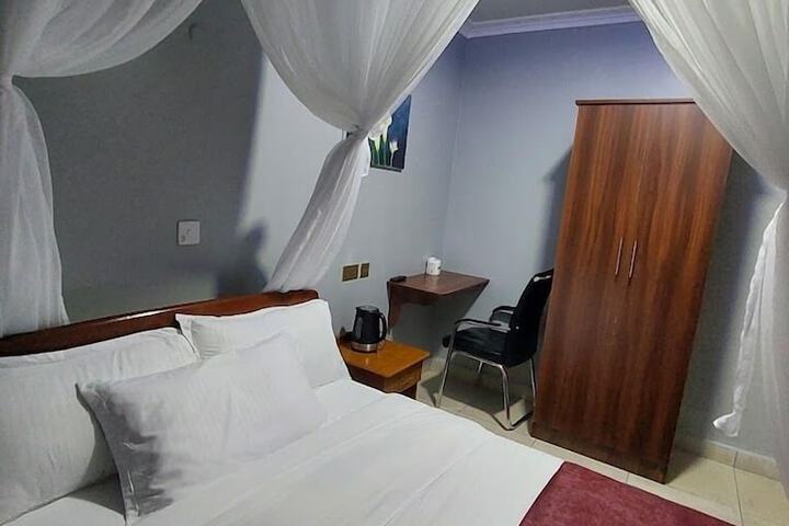 Room 3 of 33
