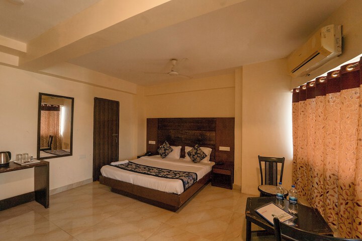 Room 8 of 14