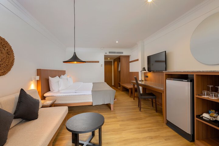 Room 10 of 121