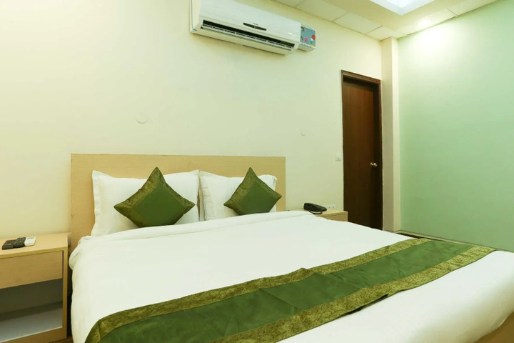 Room 4 of 14