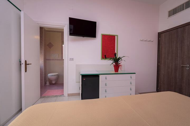 Room 43 of 99