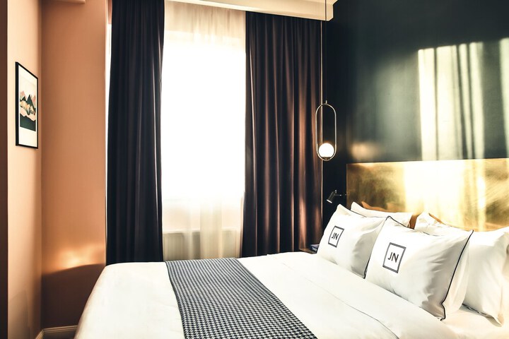 Room 9 of 50