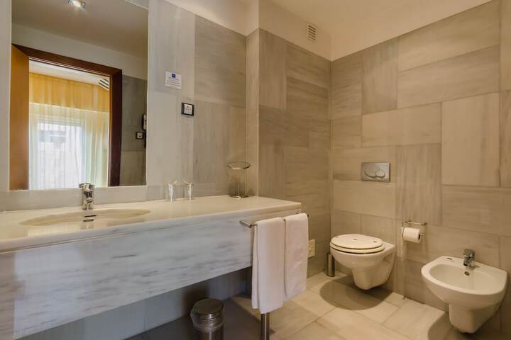 Room 16 of 27