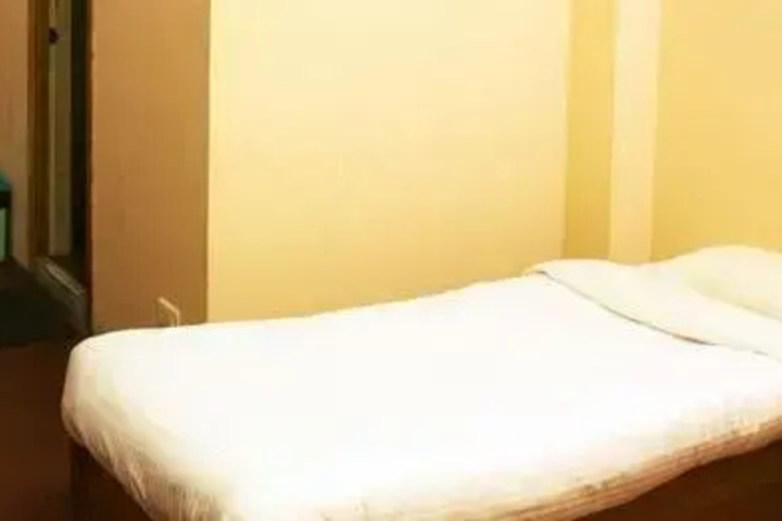 Room 8 of 11