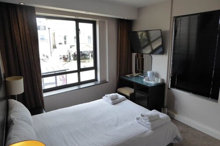 Room 16 of 29