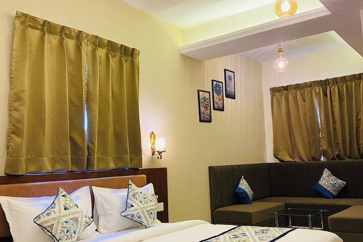 Room 5 of 10