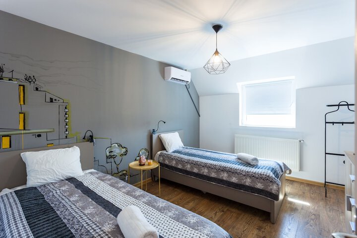 Room 9 of 24
