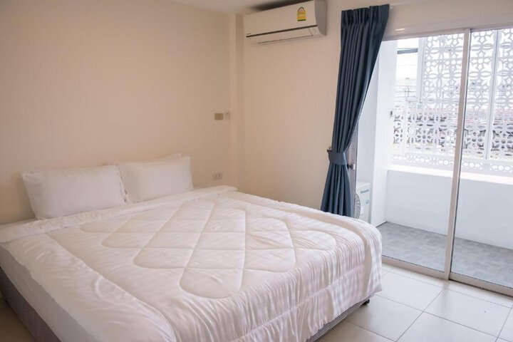 Room 10 of 37